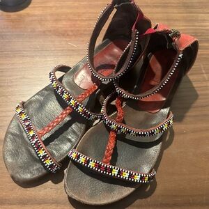 Pikolino’s beaded leather size 38 zip back sandals